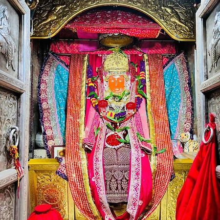 Jai Hanuman Guest House Palsana  エクステリア 写真