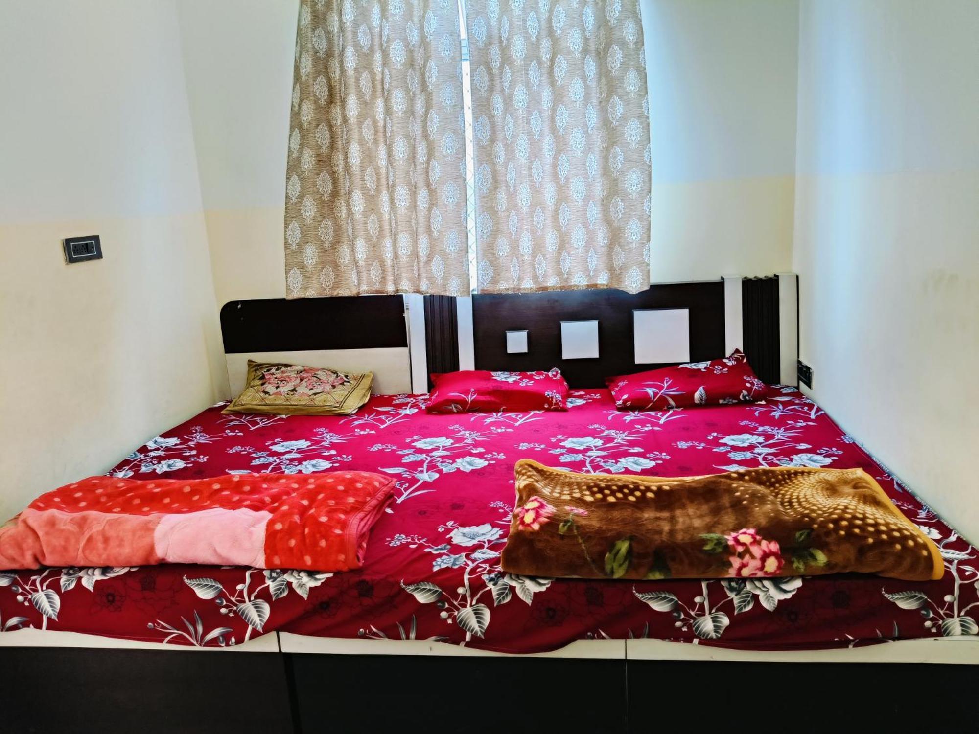 Jai Hanuman Guest House Palsana  エクステリア 写真