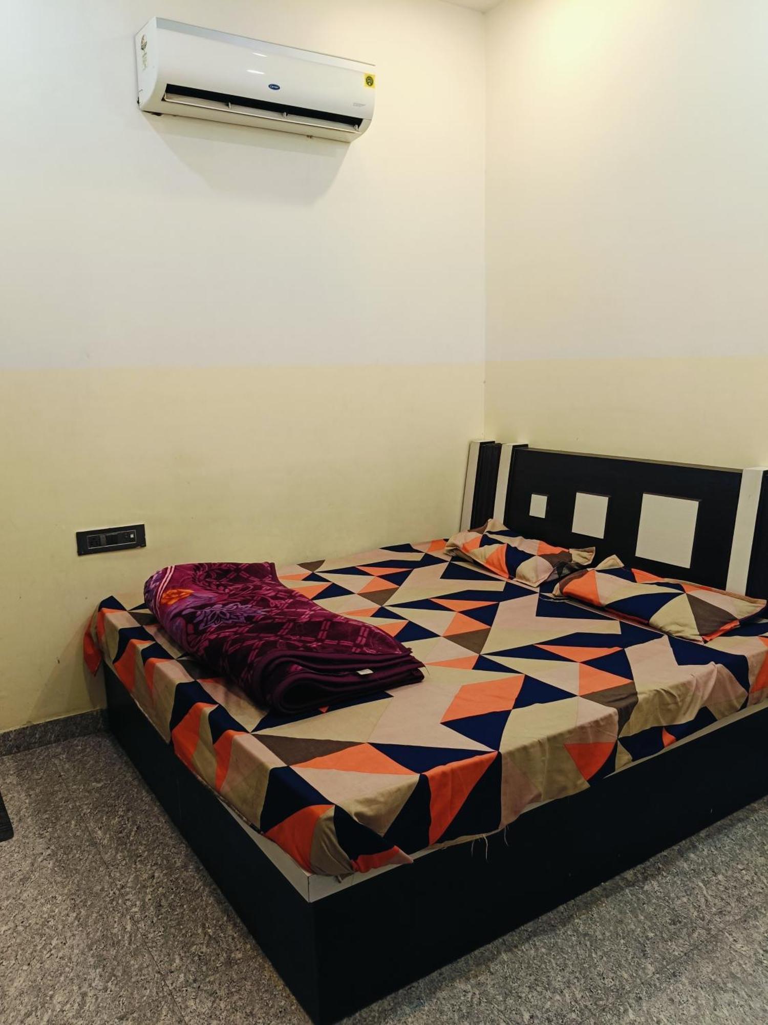Jai Hanuman Guest House Palsana  エクステリア 写真