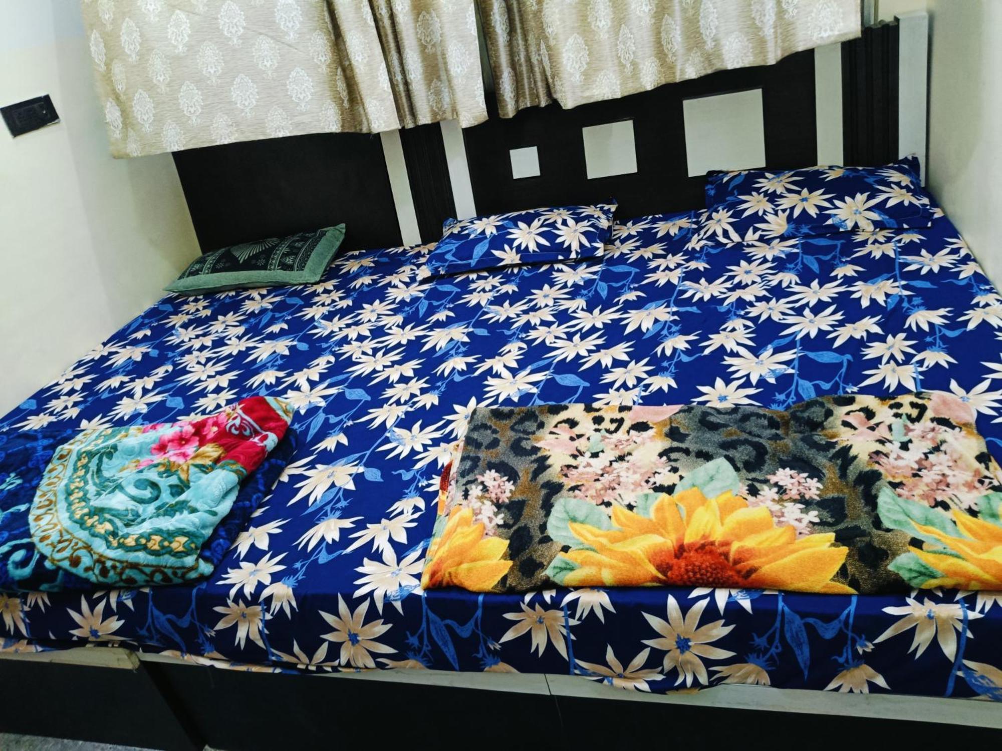 Jai Hanuman Guest House Palsana  エクステリア 写真