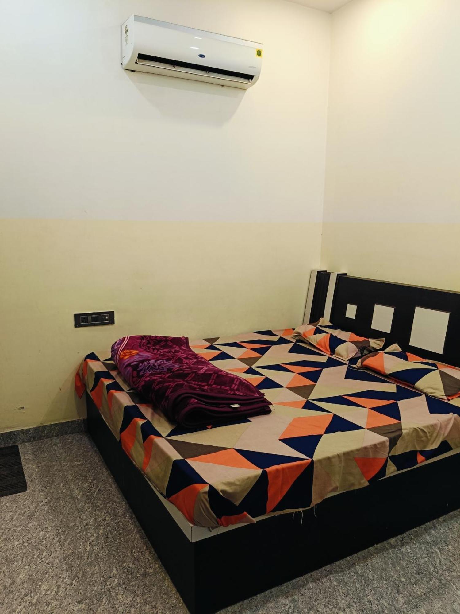 Jai Hanuman Guest House Palsana  エクステリア 写真