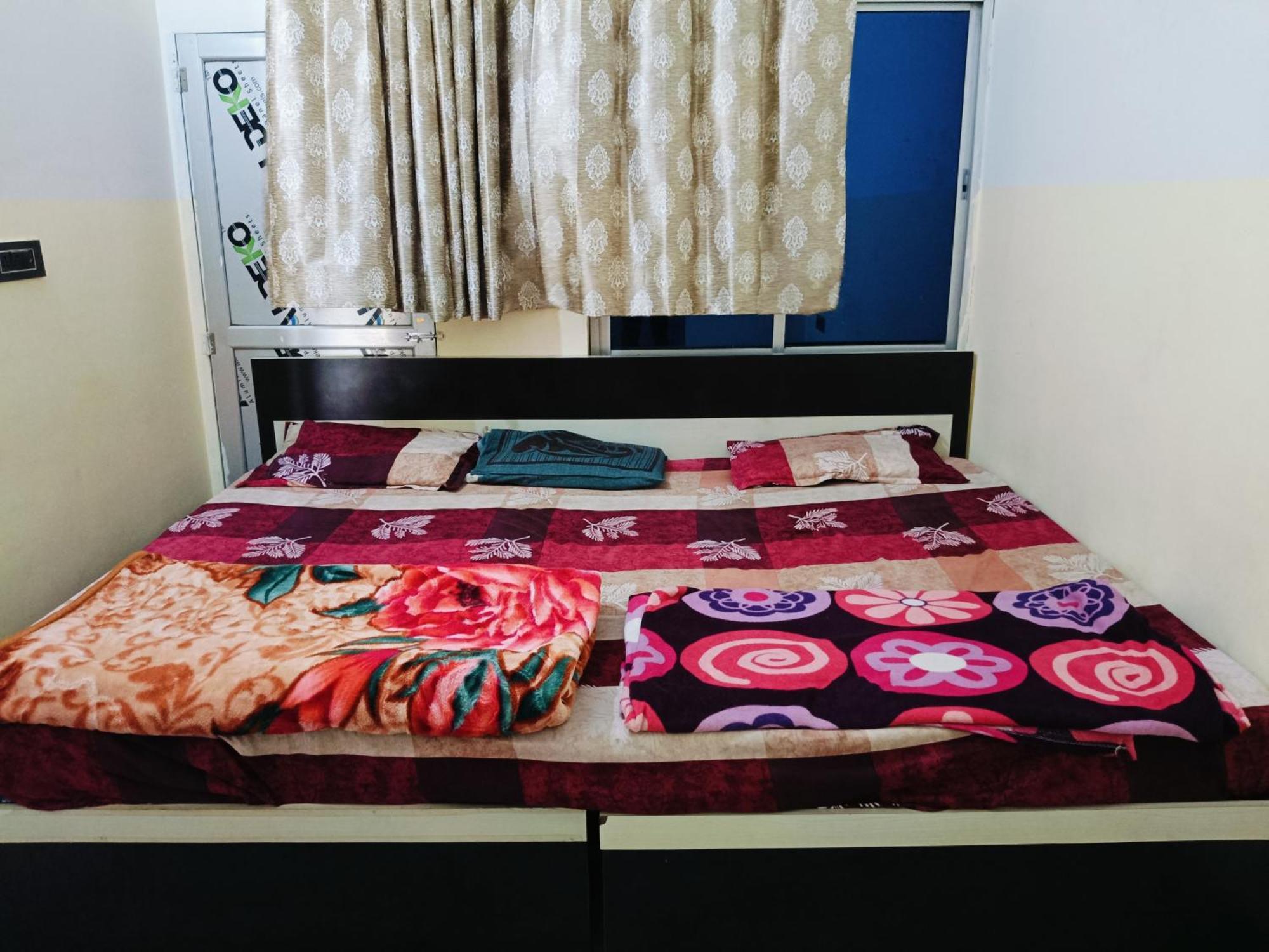 Jai Hanuman Guest House Palsana  エクステリア 写真