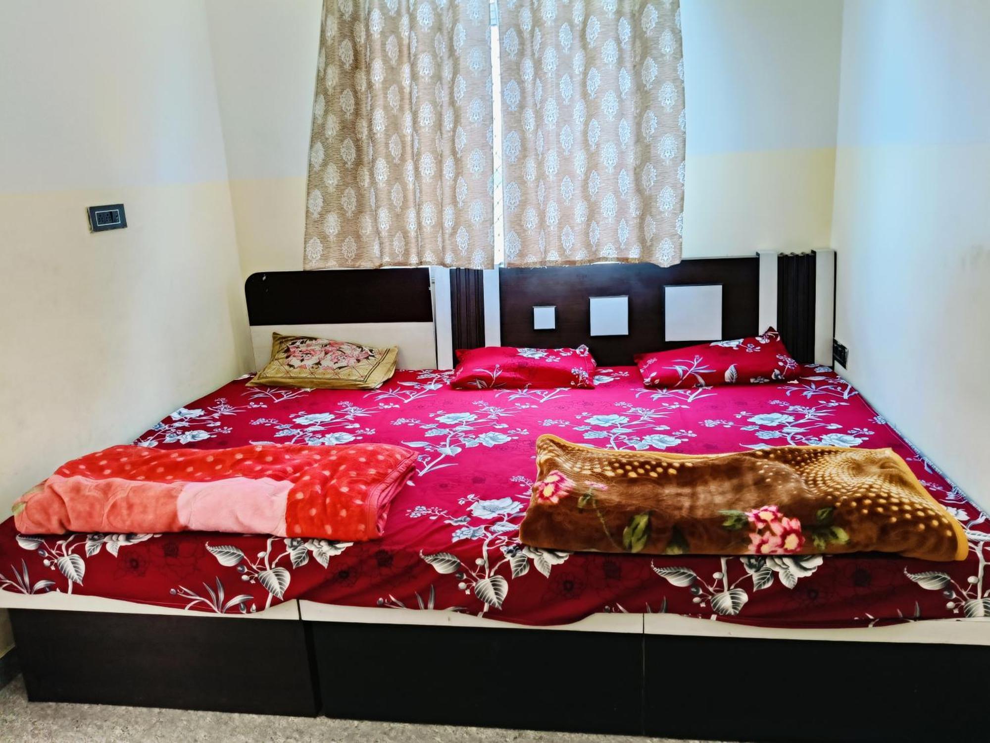 Jai Hanuman Guest House Palsana  エクステリア 写真