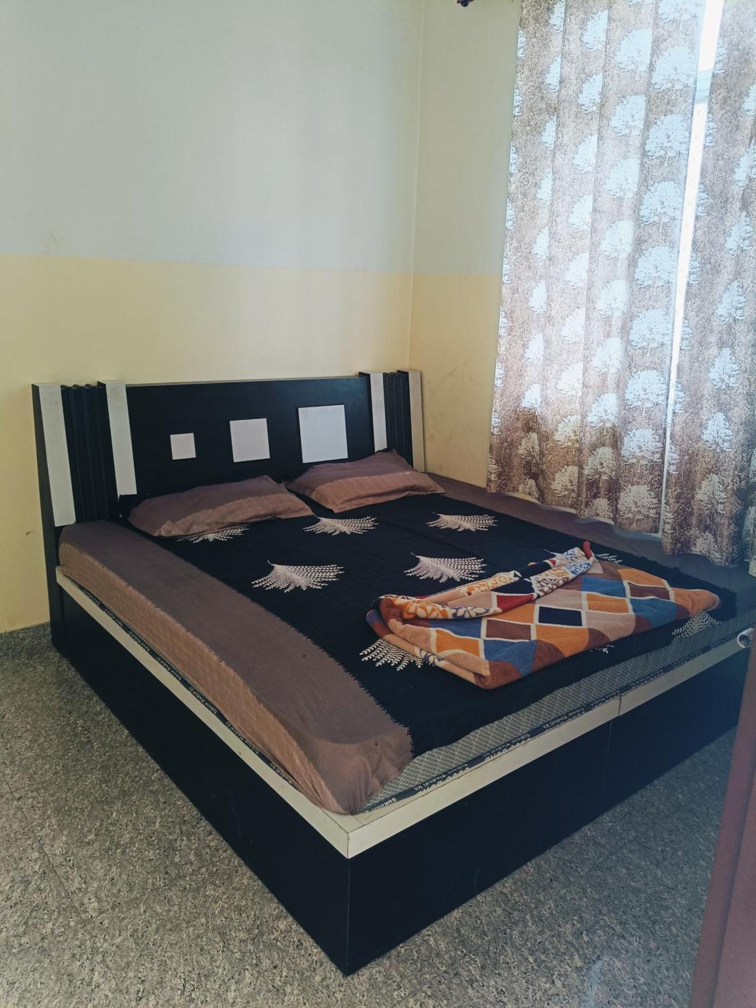 Jai Hanuman Guest House Palsana  エクステリア 写真